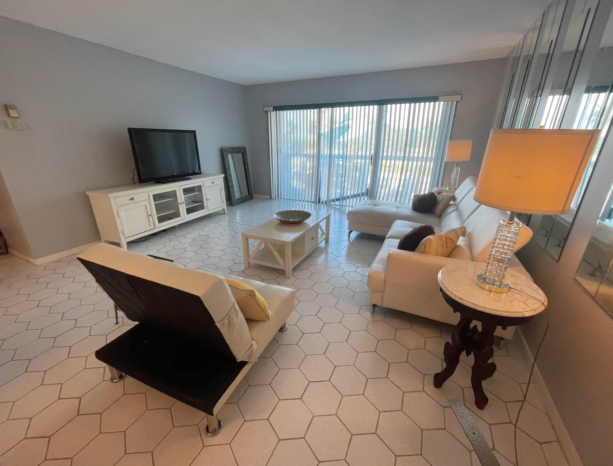 South Florida Real Estate | View 2600 N Flagler Drive, 301 | 1 Bed, 1 Bath