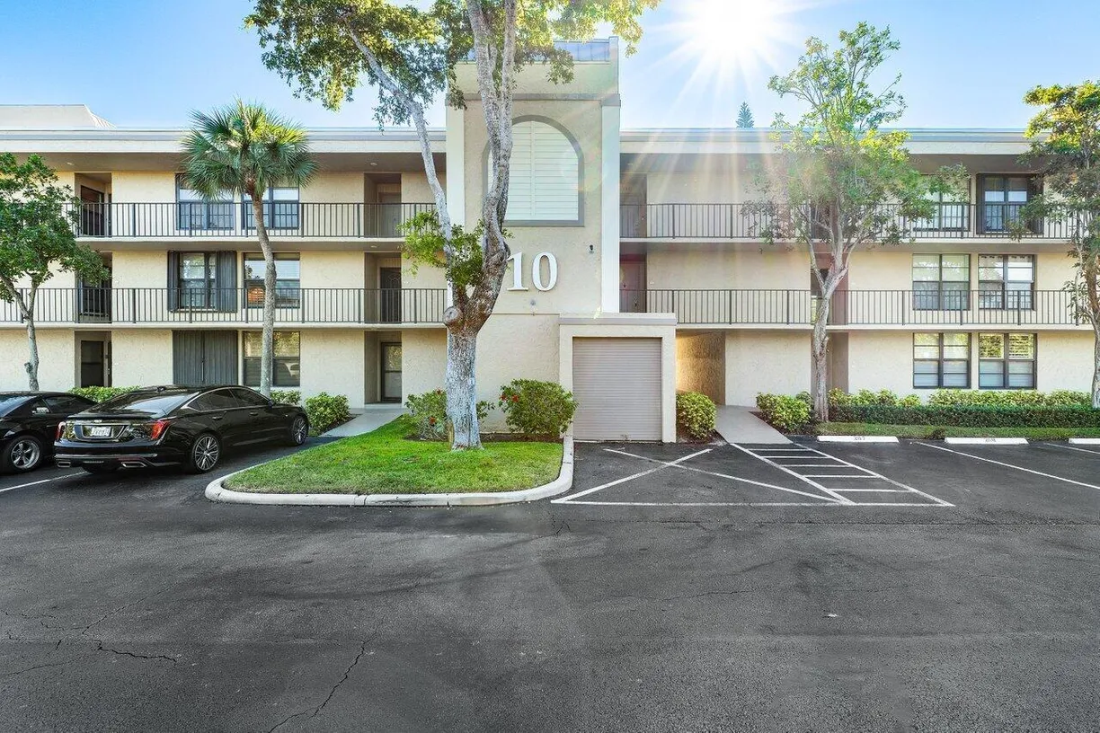 South Florida Real Estate | View 10 Royal Palm Way, Unit 202 | Listing
