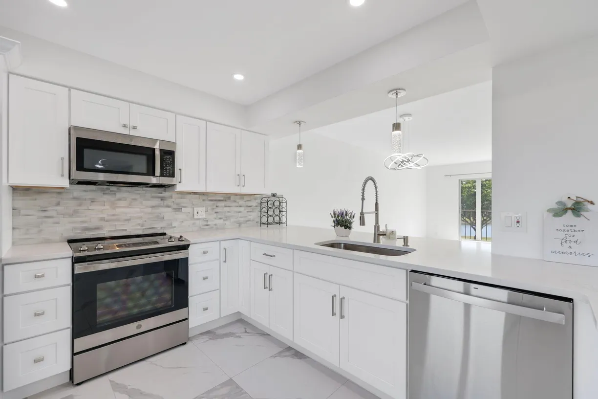 South Florida Real Estate | View 6936 Huntington Lane, 302 | Listing