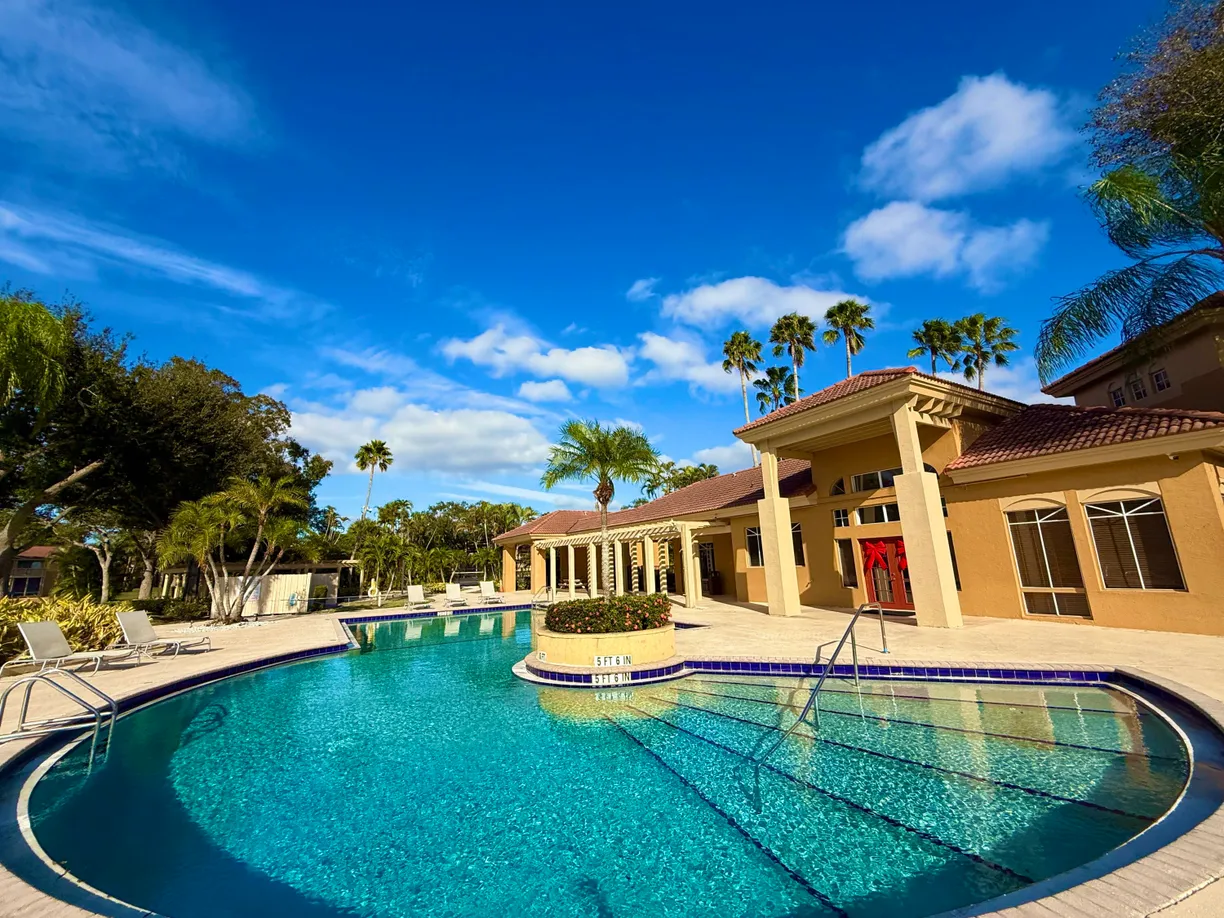South Florida Real Estate | View 4791 Via Palm Lake, 1709 | 2 Beds, 2 Baths