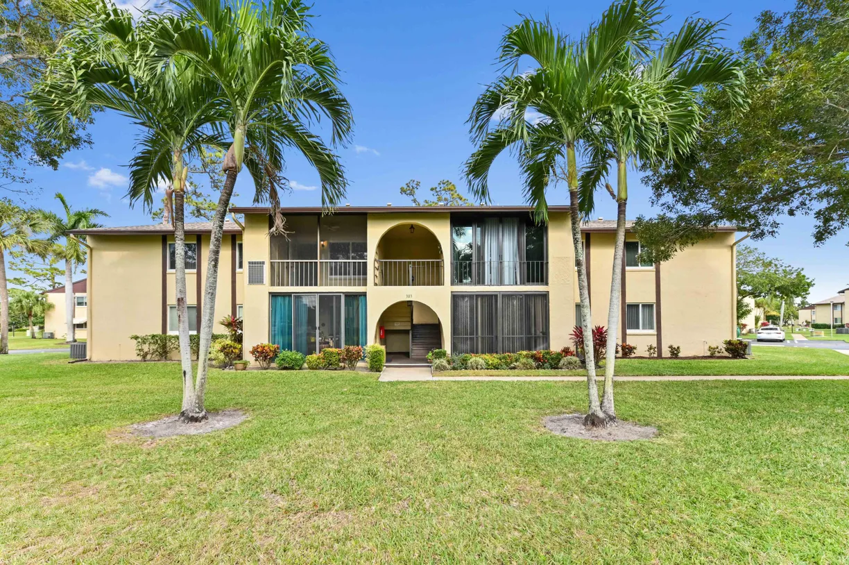South Florida Real Estate | View 303 Pine Ridge Circle, C-2 | 2 Beds, 1 Bath
