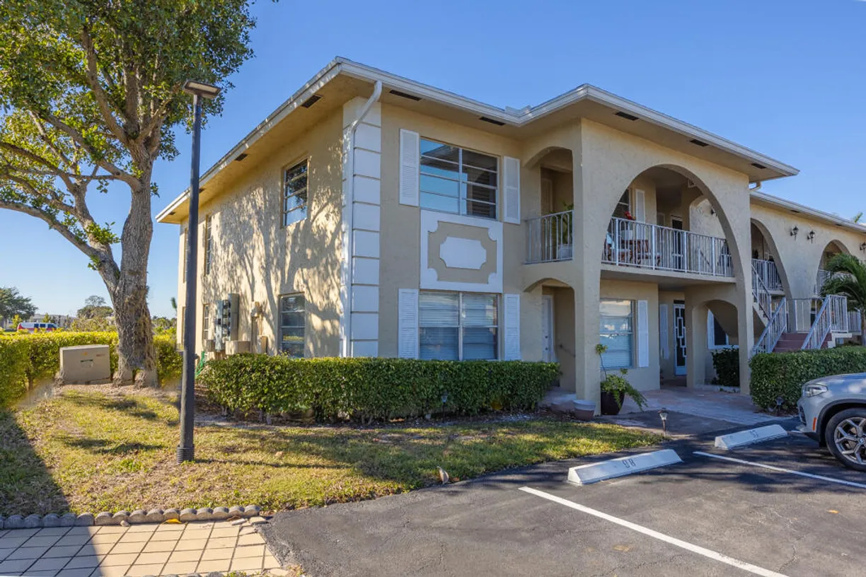 South Florida Real Estate | View 13578 Via Flora, E | 2 Beds, 2 Baths