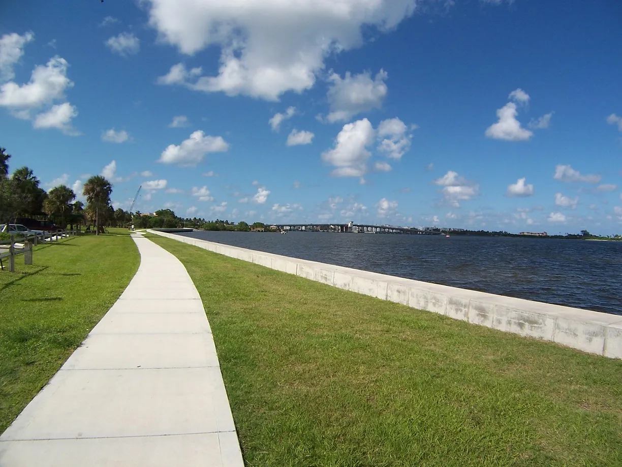 South Florida Real Estate | View 208 S Lakeside Drive, 102 | Listing