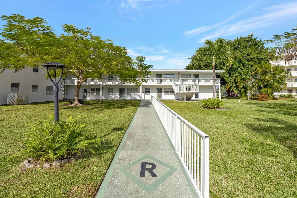 South Florida Real Estate | View 270 Newport R | 1 Bed, 1 Bath