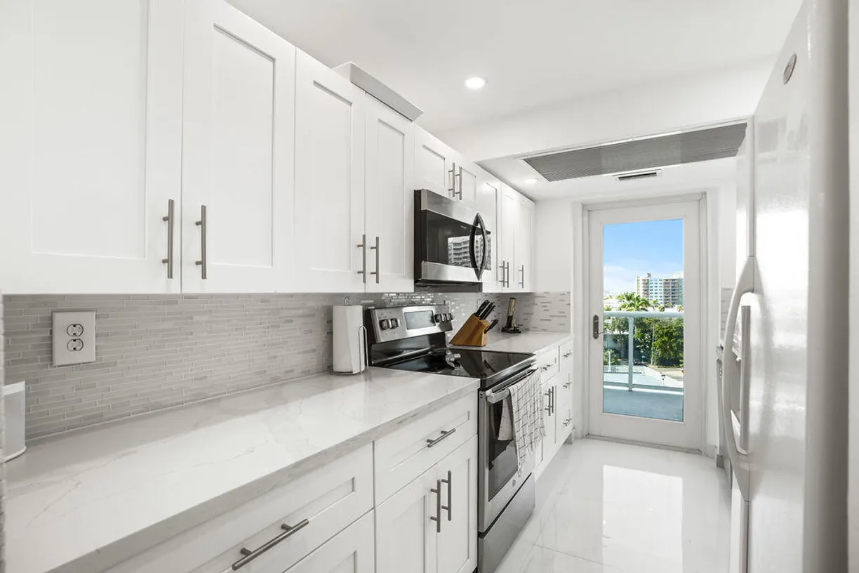 South Florida Real Estate | View 2841 N Ocean Boulevard, 607 | Listing