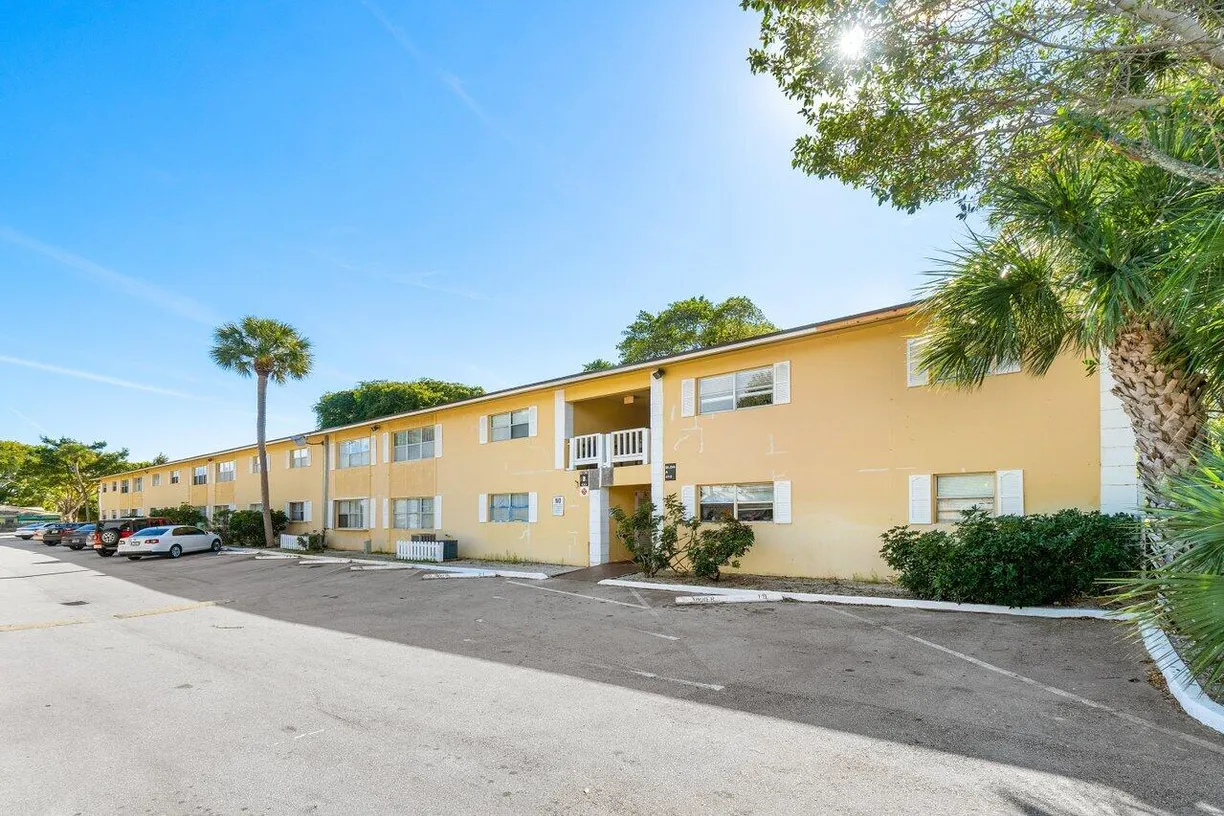 South Florida Real Estate | View 420 SE 2nd Avenue, B2 | Listing