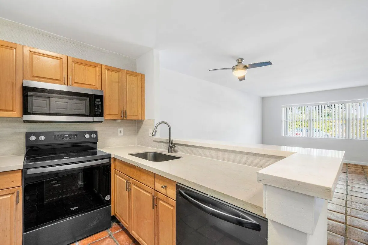 South Florida Real Estate | View 420 SE 2nd Avenue, B2 | Listing