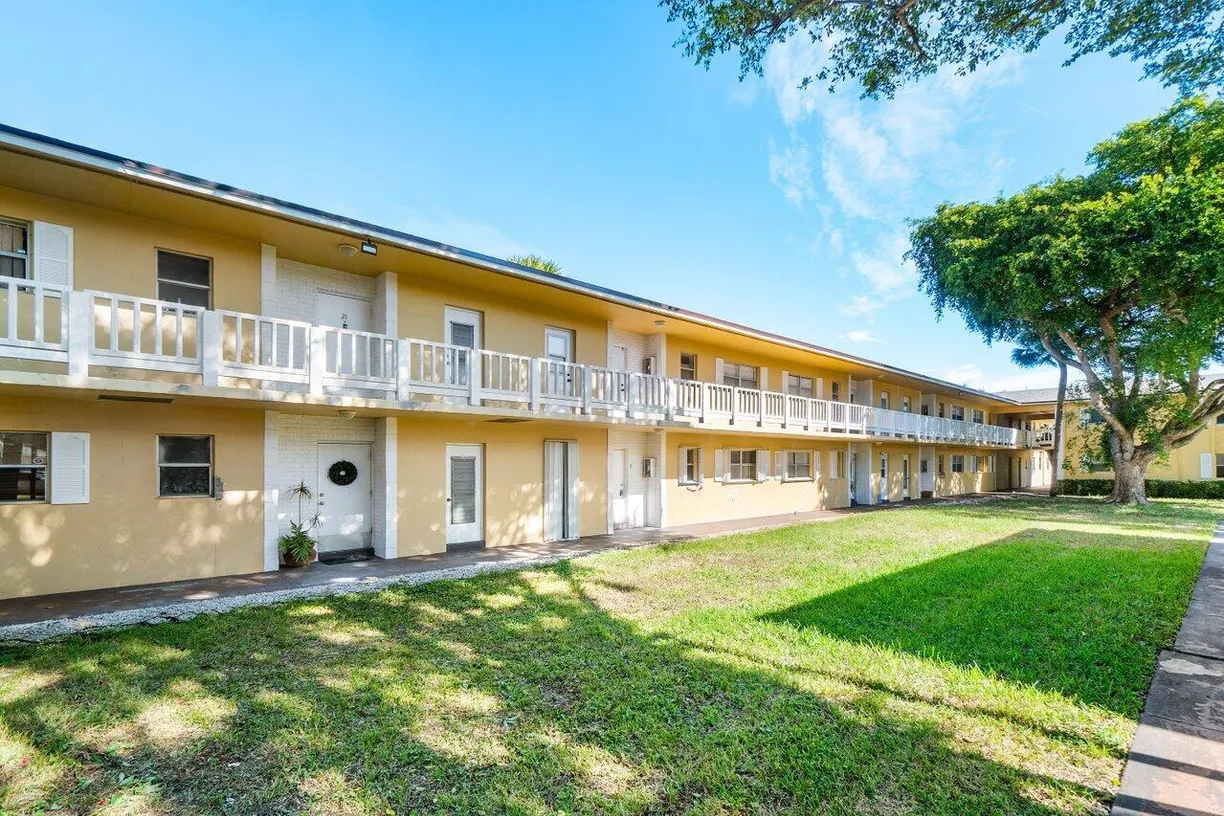South Florida Real Estate | View 420 SE 2nd Avenue, B2 | 2 Beds, 1 Bath