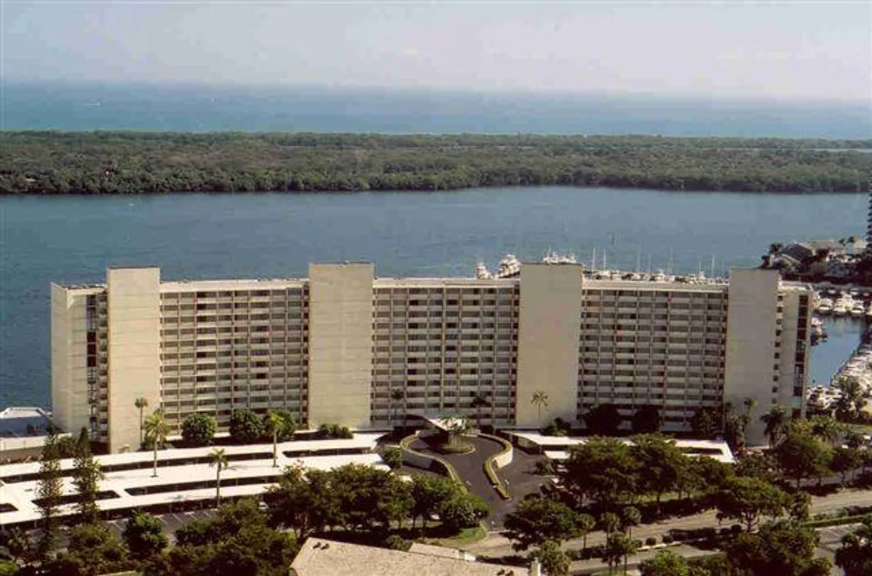 South Florida Real Estate | View 122 Lakeshore Drive, 434 | 2 Beds, 2 Baths