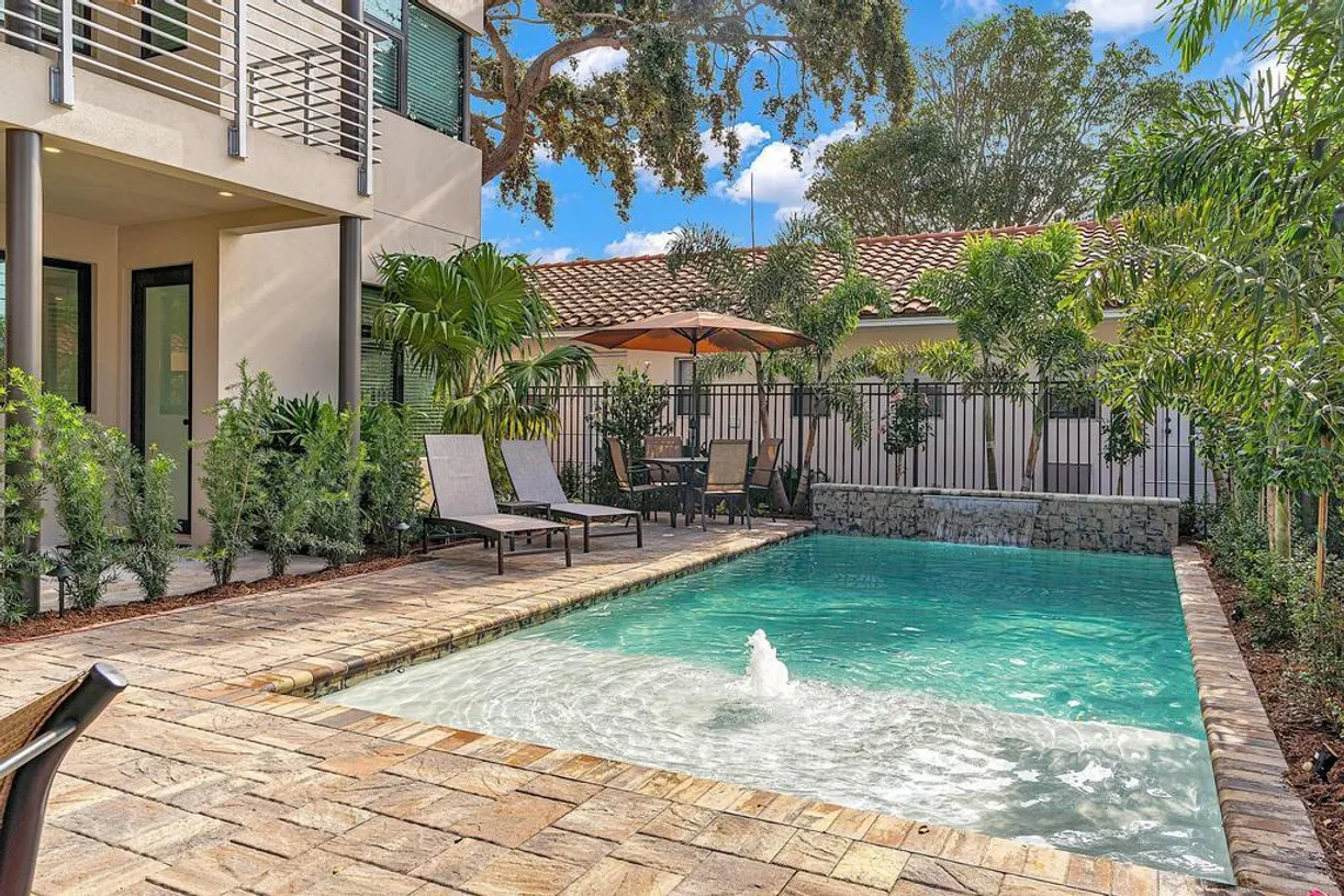 South Florida Real Estate | View 15 S Ocean Breeze, 1 E | 2 Beds, 1 Bath