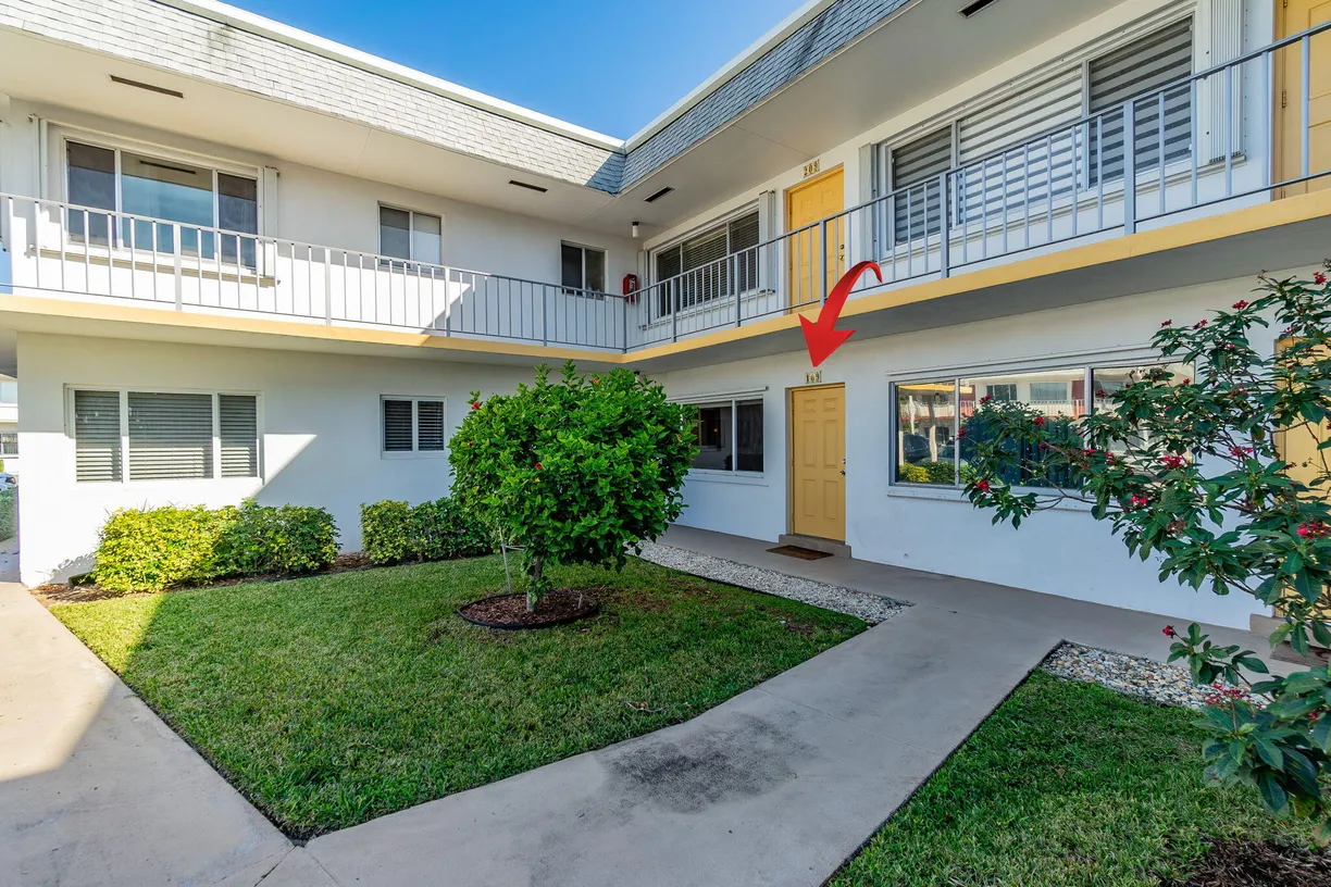 South Florida Real Estate | View 3360 Lake Osborne Drive, 109 | 1 Bed, 1 Bath