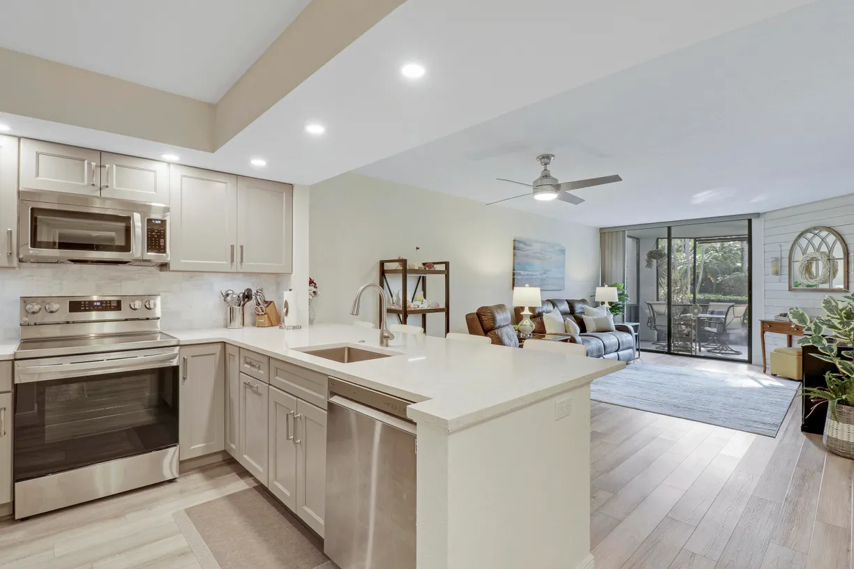 South Florida Real Estate | View 112 Bay Colony Drive | Listing