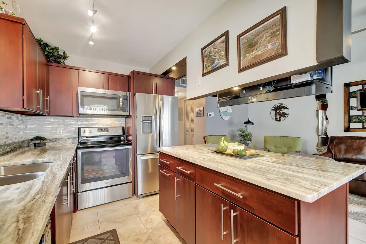 South Florida Real Estate | View 2920 Cynthia Lane, 106 | 1 Bed, 1 Bath