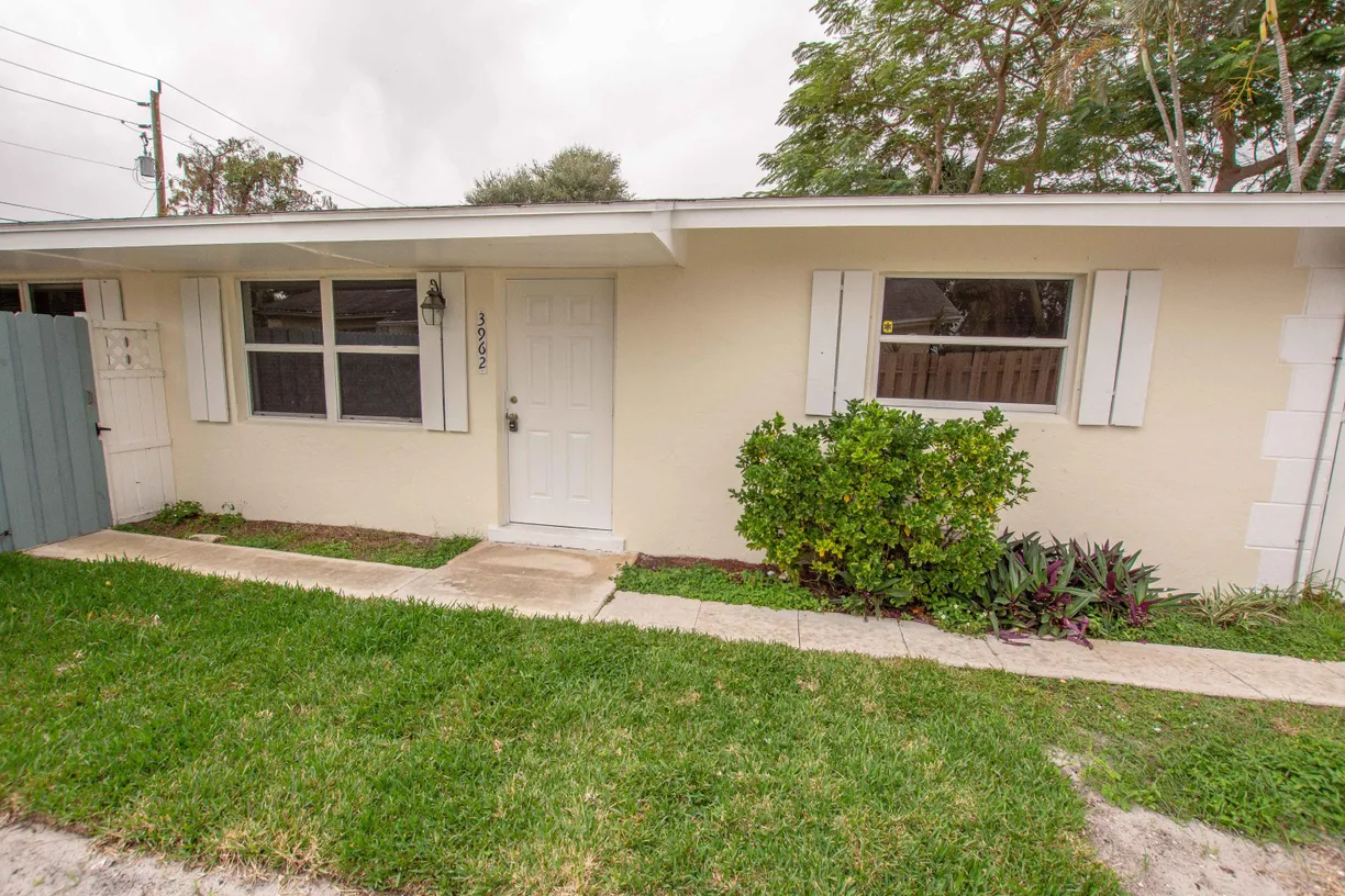 South Florida Real Estate | View 3962 Roan Court | 2 Beds, 1 Bath