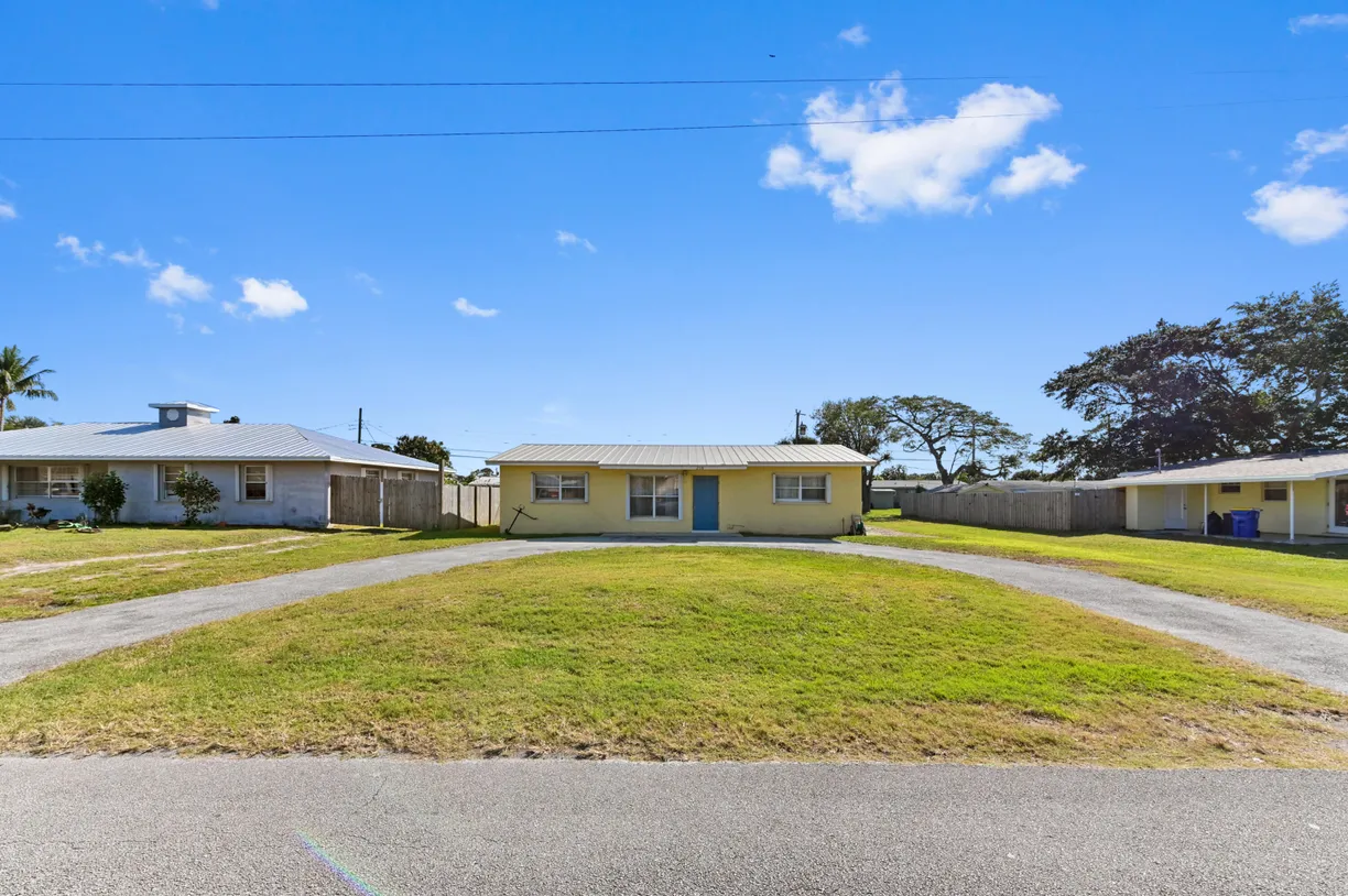 South Florida Real Estate | View 2518 SE Monroe Street | 3 Beds, 2 Baths