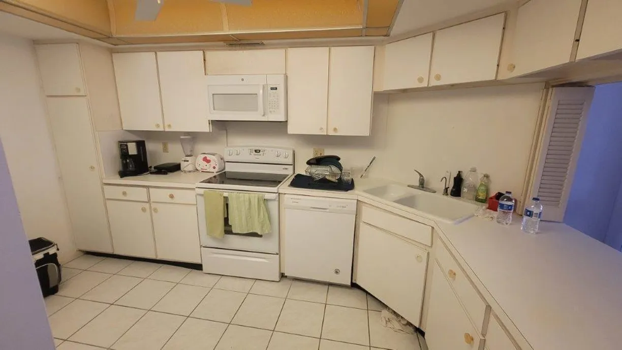 South Florida Real Estate | View 2425 Presidential Way, 204 | Listing