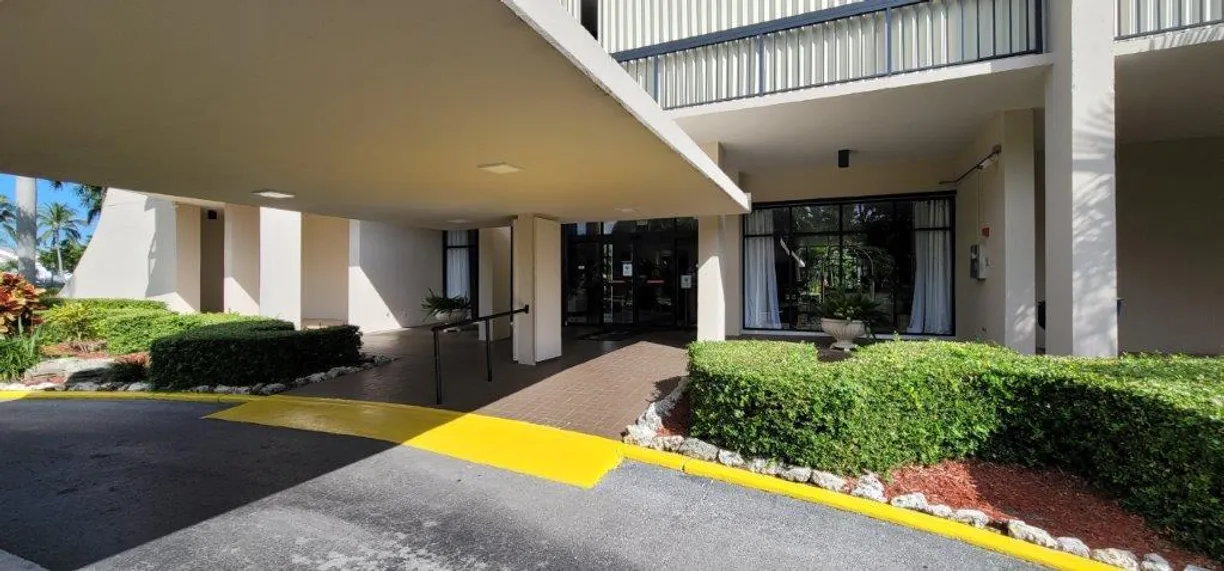 South Florida Real Estate | View 2425 Presidential Way, 204 | Listing