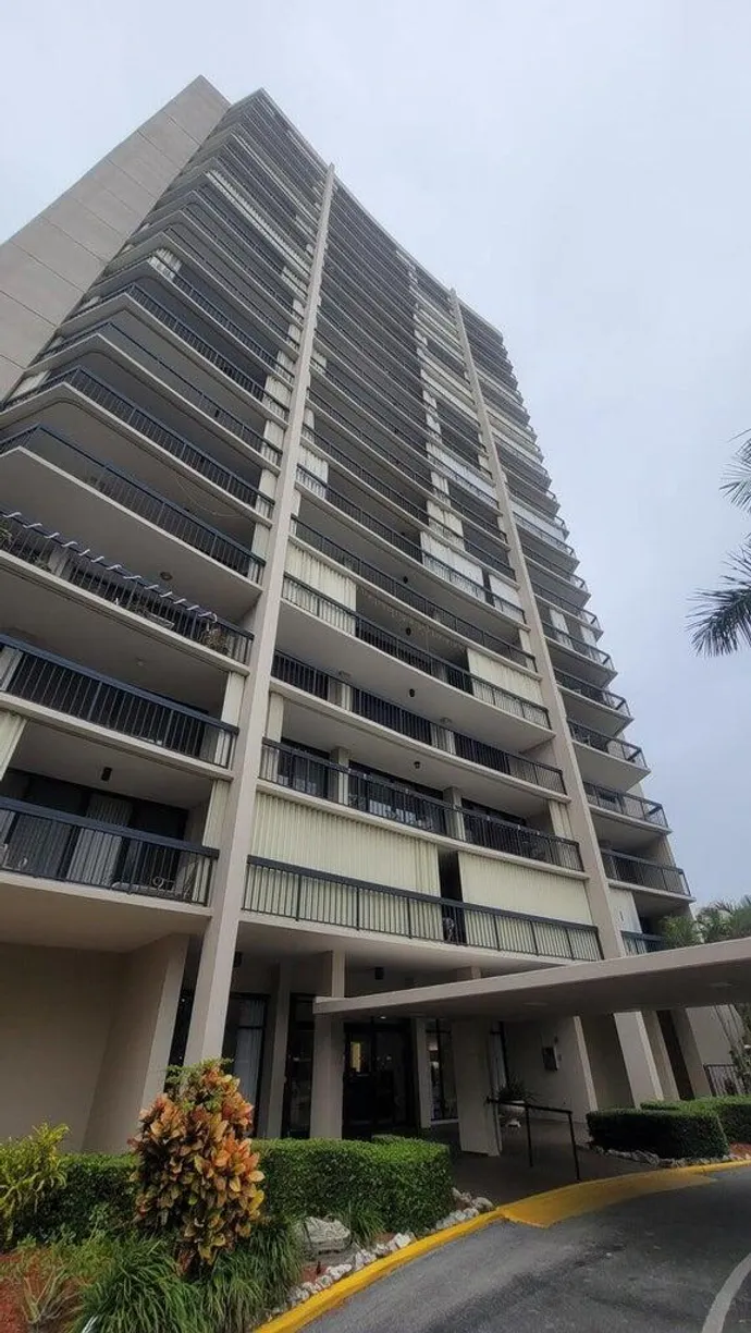 South Florida Real Estate | View 2425 Presidential Way, 204 | 2 Beds, 2 Baths