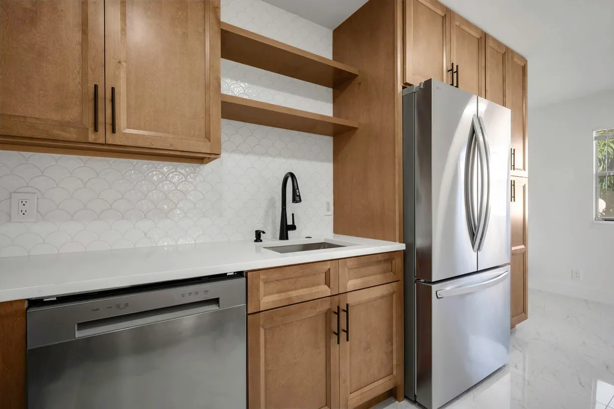 South Florida Real Estate | View 235 Saxony | 1 Bed, 1 Bath