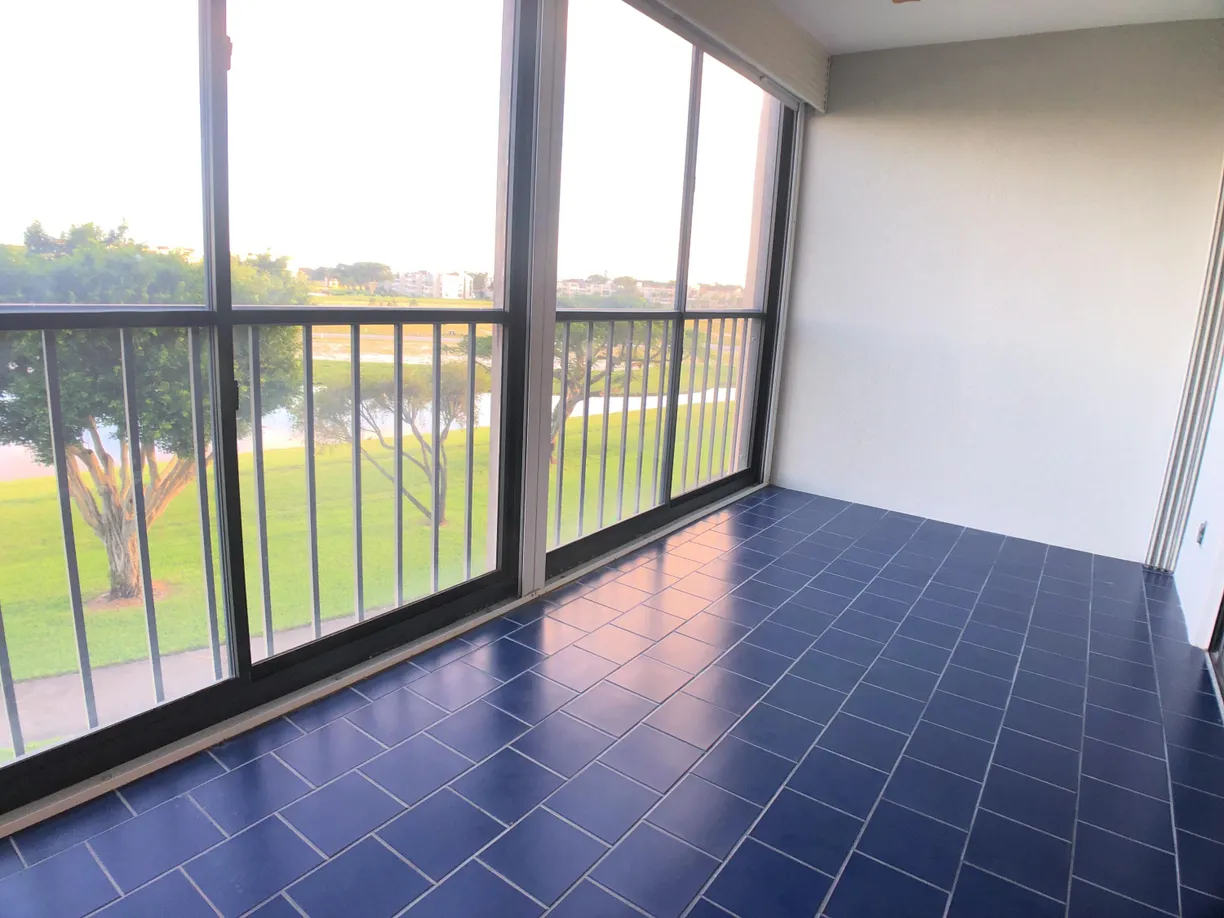 South Florida Real Estate | View 7076 Huntington Lane, 404 | Listing