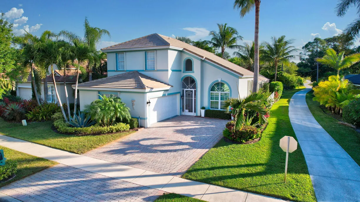 South Florida Real Estate | View 6840 SE Twin Oaks Circle | 4 Beds, 2 Baths