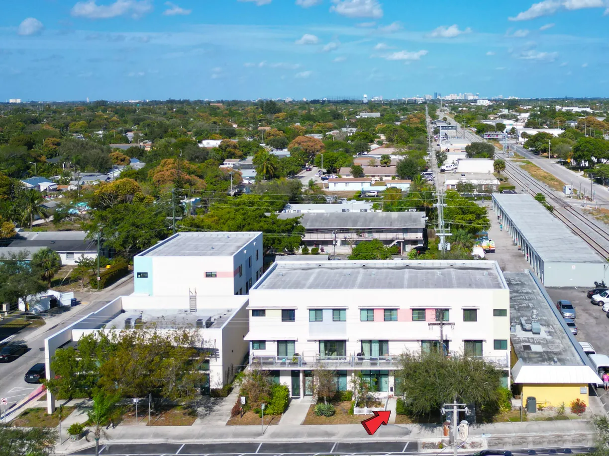 South Florida Real Estate | View 1110 Lucerne Avenue, B | 3 Beds, 2 Baths