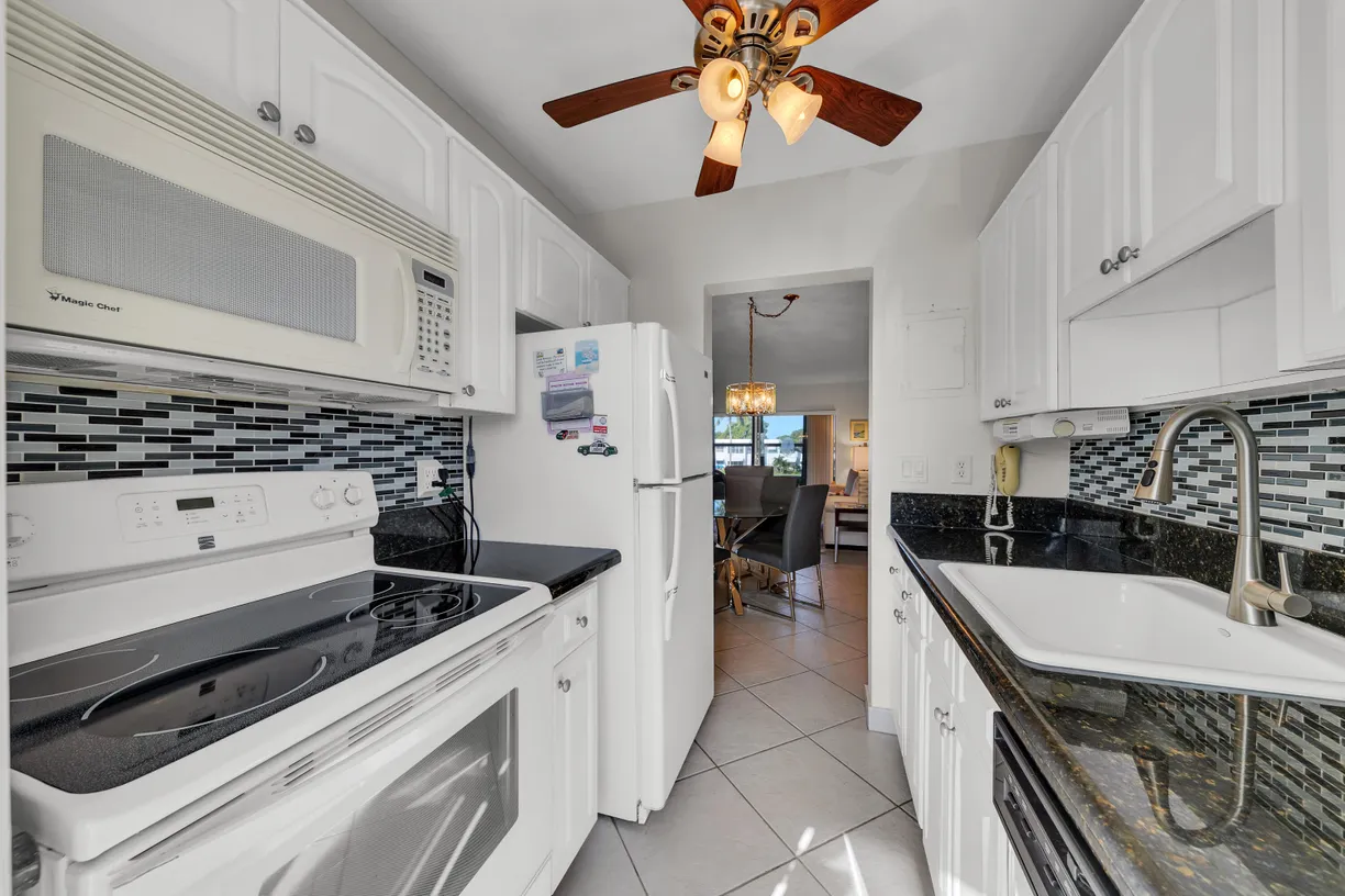 South Florida Real Estate | View 251 S Golf Boulevard, 292 | 2 Beds, 1 Bath