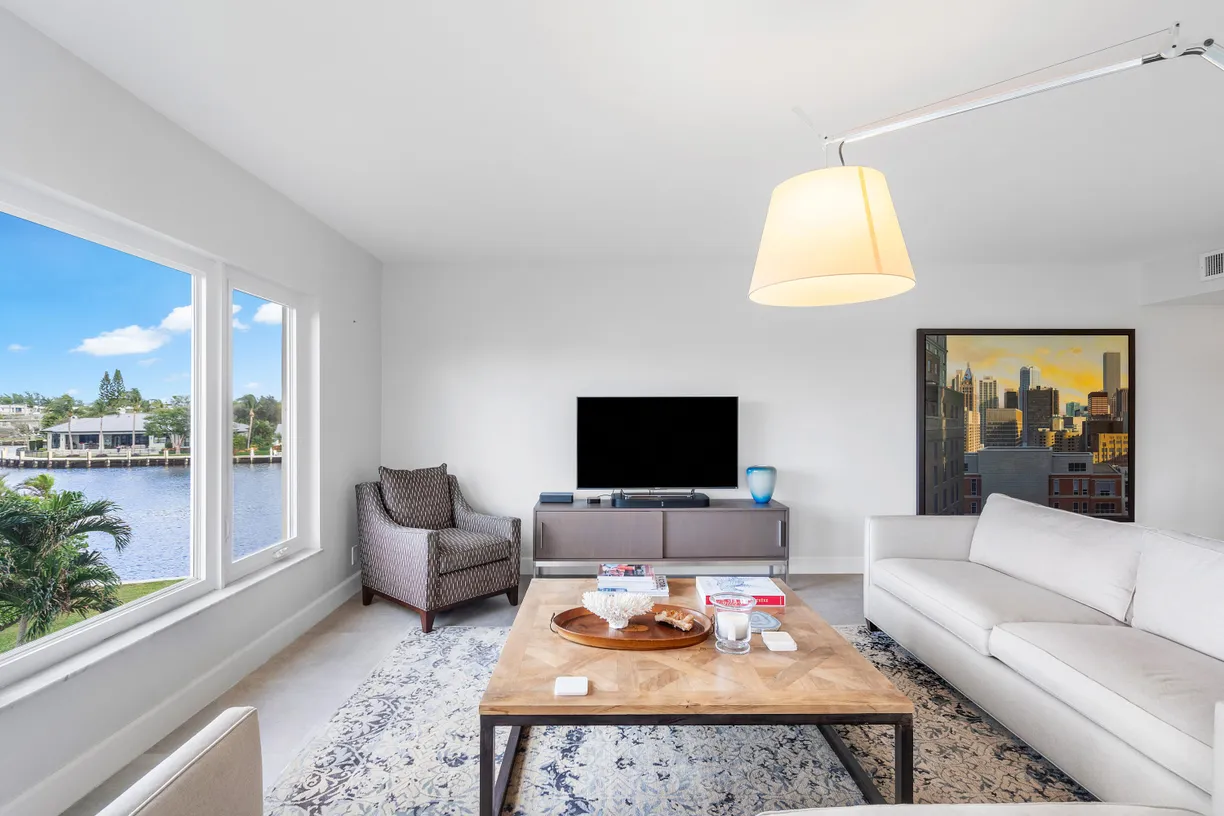 South Florida Real Estate | View 555 SE 6th Avenue, 3h | 2 Beds, 2 Baths