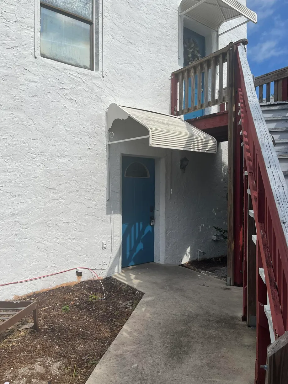 South Florida Real Estate | View 2507 N Federal Highway, 1 | 1 Bed, 1 Bath