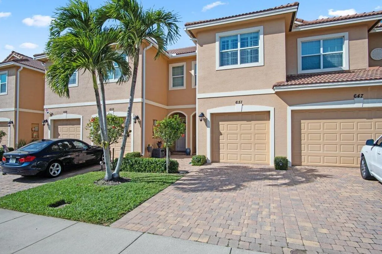 South Florida Real Estate | View 651 SW Glen Crest Way | Listing