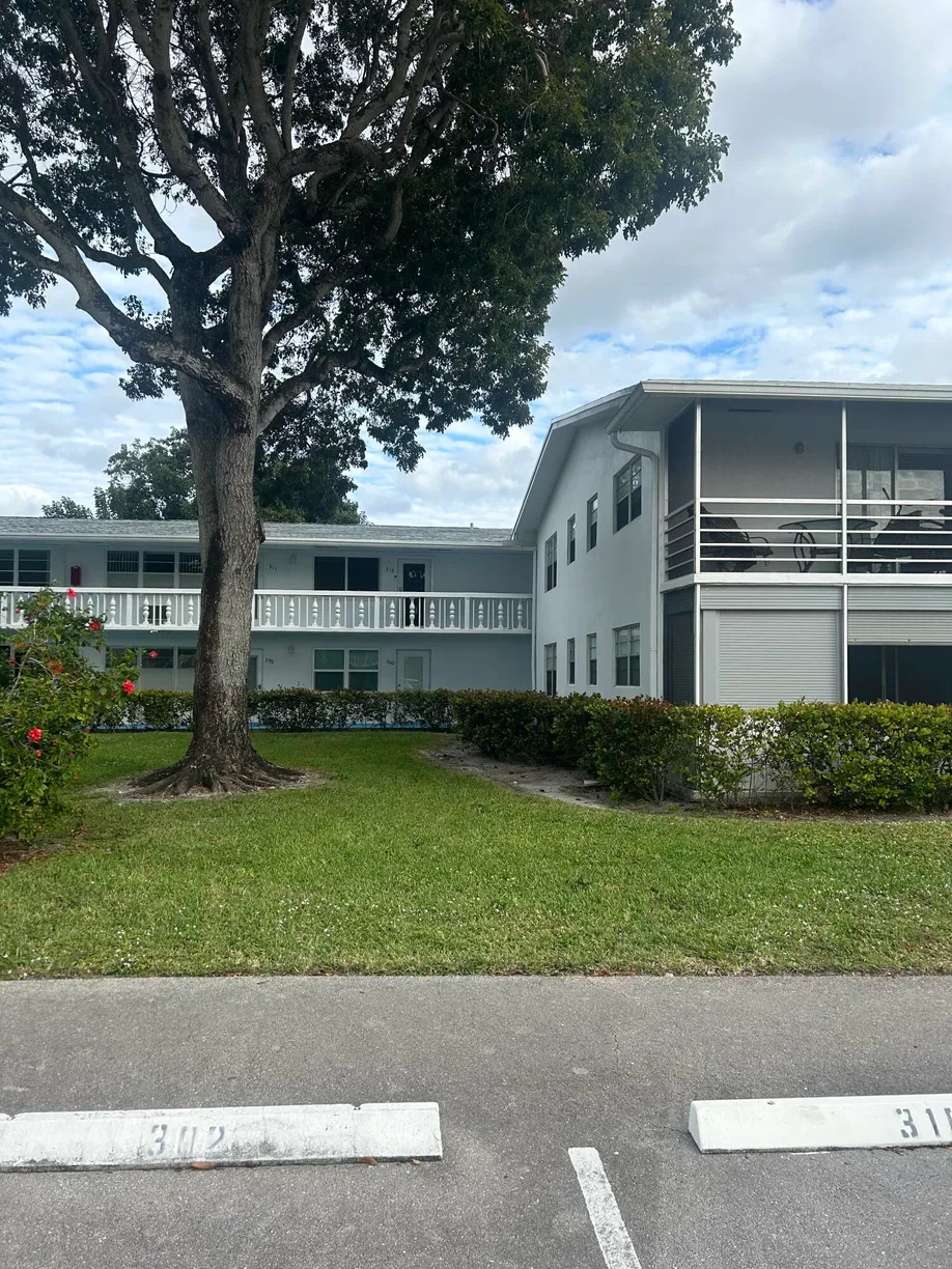 South Florida Real Estate | View 313 Durham I Circle | 1 Bed, 1 Bath