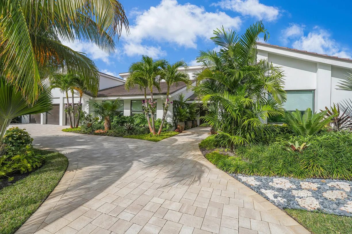 South Florida Real Estate | View 4561 Oak Tree Court | Listing