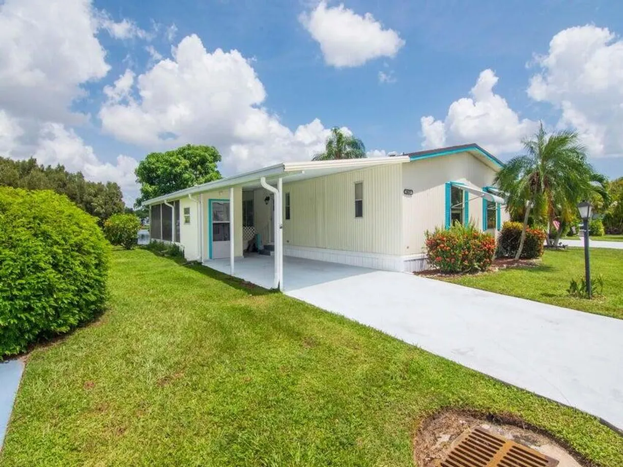 South Florida Real Estate | View 4615 SE Basswood Terrace | 2 Beds, 2 Baths