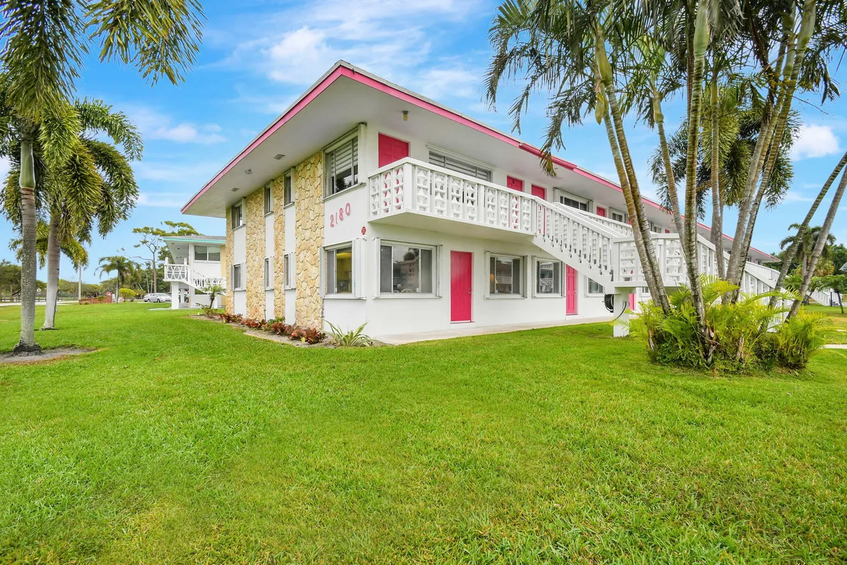 South Florida Real Estate | View 2180 Lake Osborne Drive, 1 | 2 Beds, 2 Baths