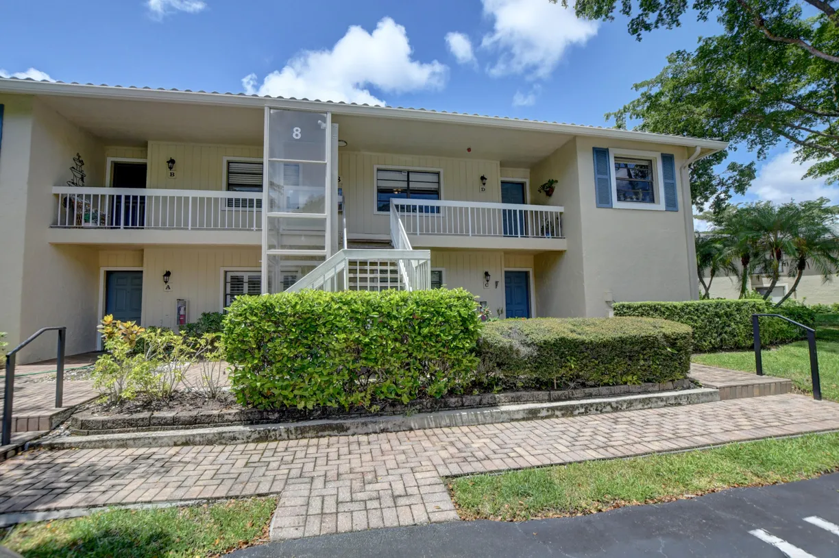South Florida Real Estate | View 8 Westgate Lane, D | 3 Beds, 2 Baths