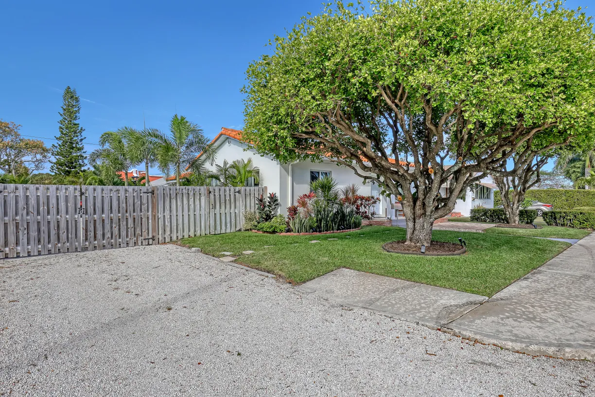 South Florida Real Estate | View 1401 N N Street | 2 Beds, 2 Baths