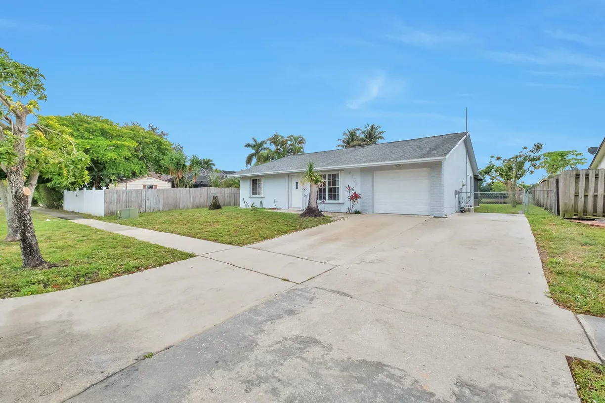 South Florida Real Estate | View 4704 Poseidon Place | 3 Beds, 2 Baths