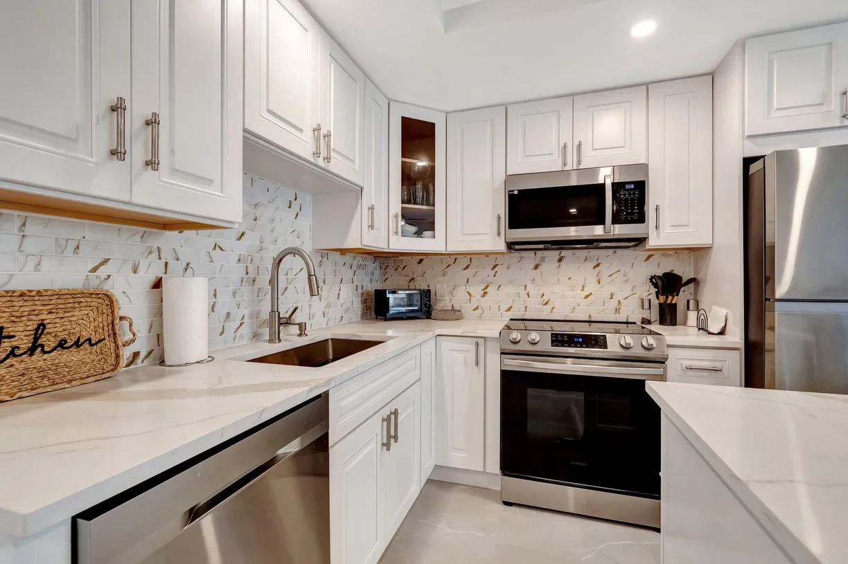 South Florida Real Estate | View 6 Lyndhurst A | 1 Bed, 1 Bath