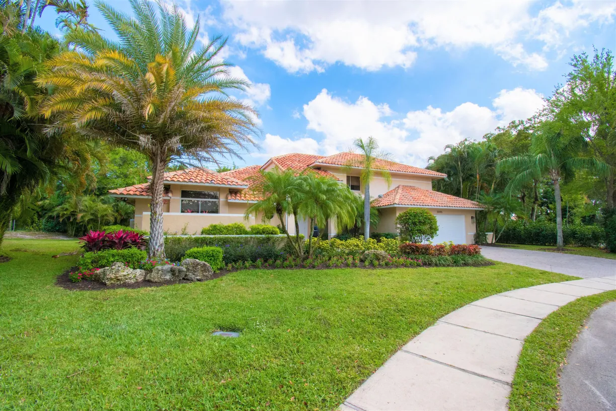 South Florida Real Estate | View 3005 Hampton Circle | 5 Beds, 3 Baths