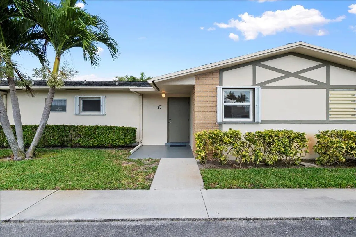 South Florida Real Estate | View 2561 Emory Drive, C | 1 Bed, 1 Bath