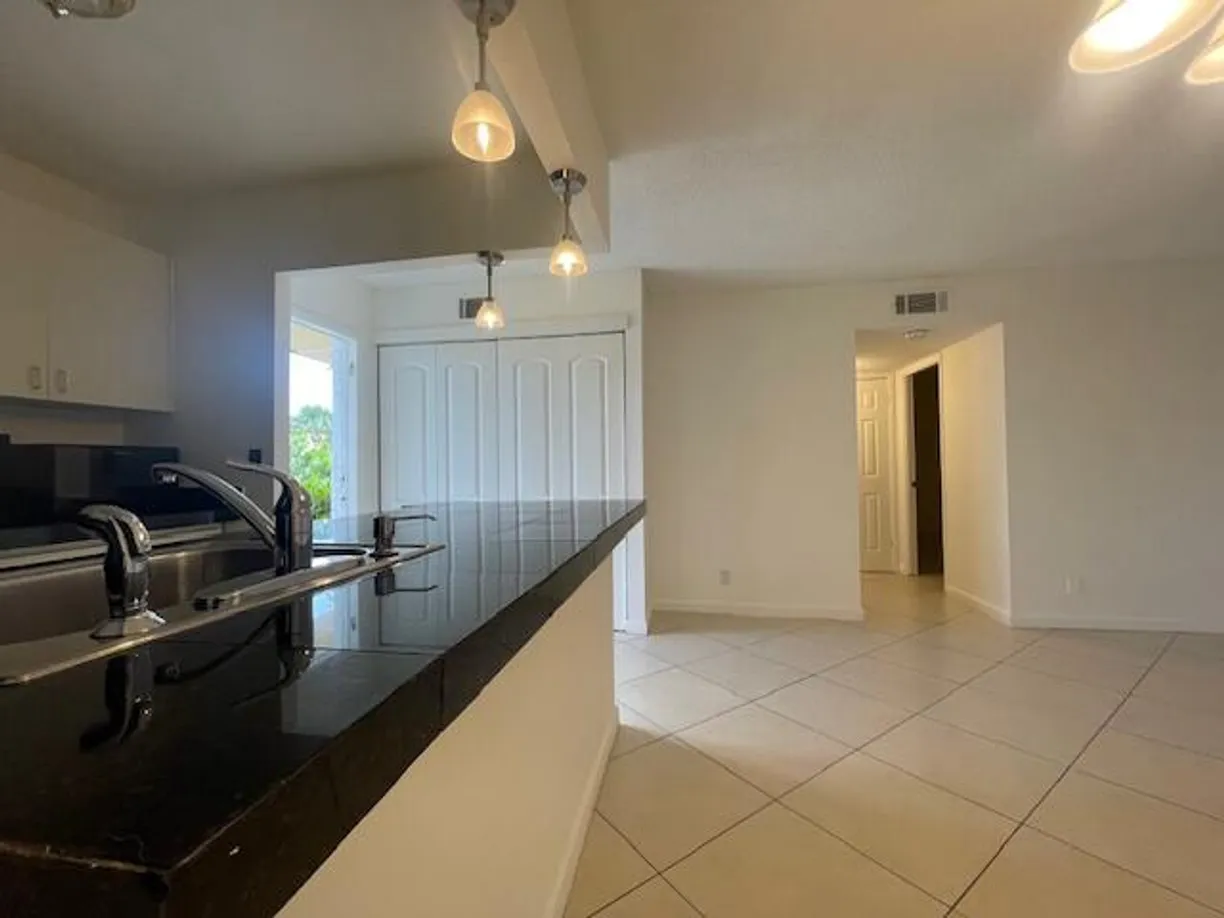 South Florida Real Estate | View 560 SE 2nd Avenue, H6 | Listing