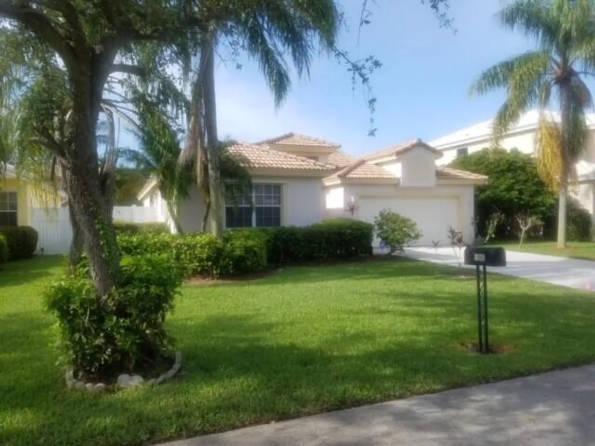 South Florida Real Estate | View 4070 Laurelwood Lane | 3 Beds, 2 Baths