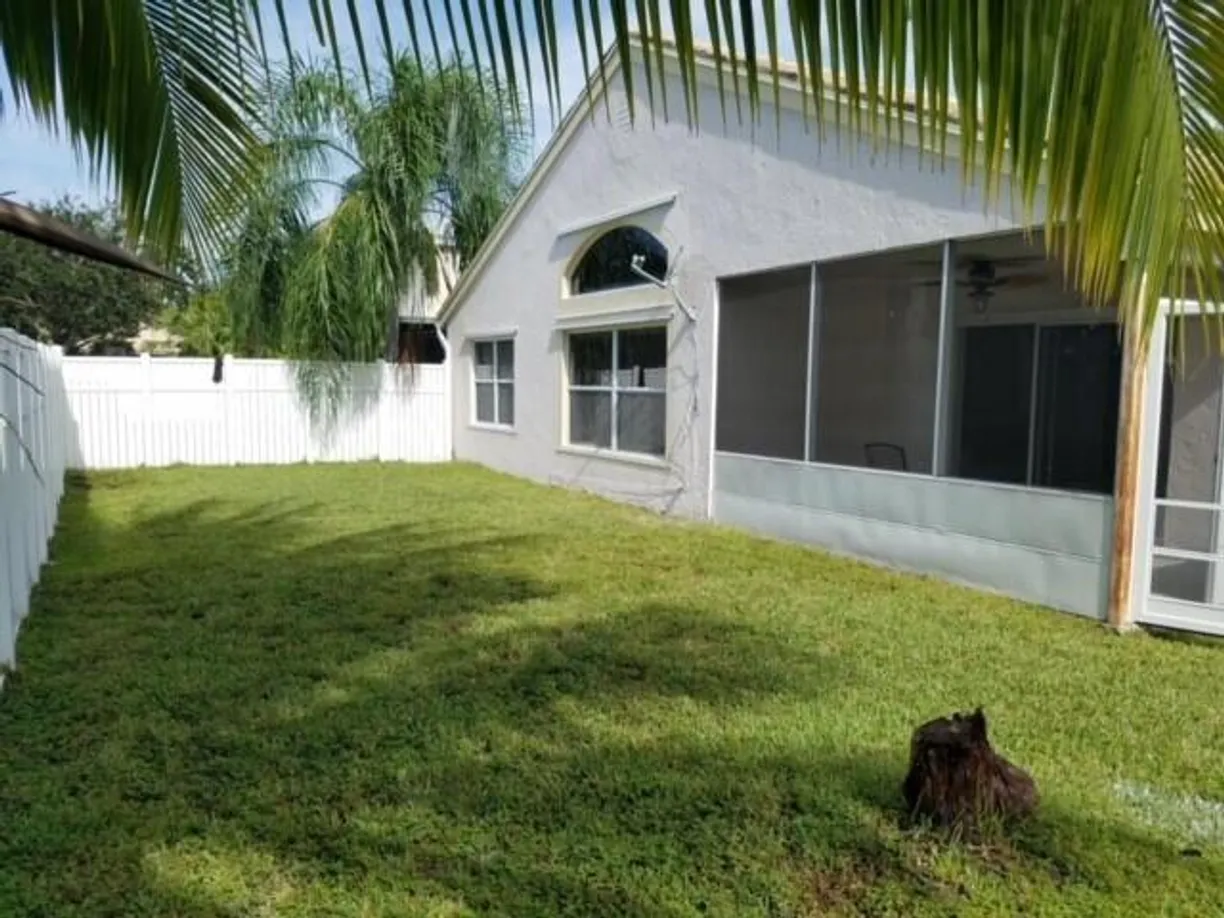 South Florida Real Estate | View 4070 Laurelwood Lane | Listing