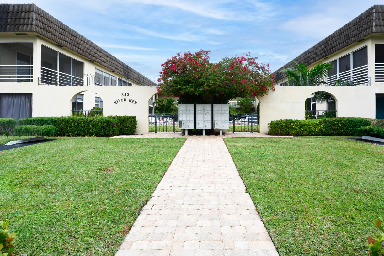 South Florida Real Estate | View 342 Southwind Drive, 121 | 1 Bed, 1 Bath