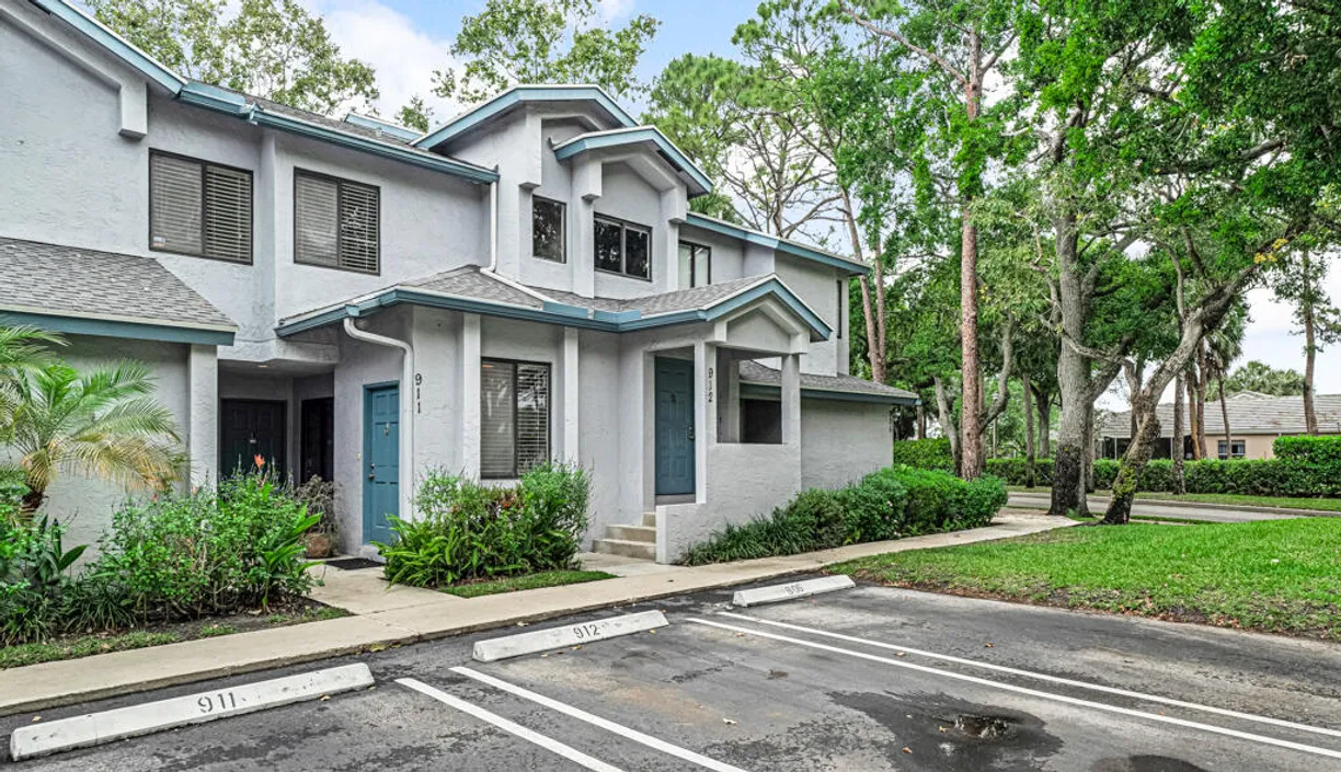 South Florida Real Estate | View 911 Harbour Pointe Way | 2 Beds, 2 Baths