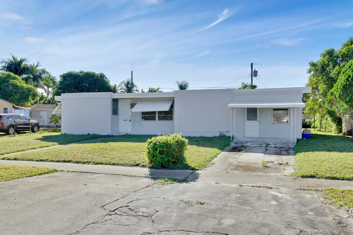 South Florida Real Estate | View 3934 Tuskegee Drive | 3 Beds, 2 Baths