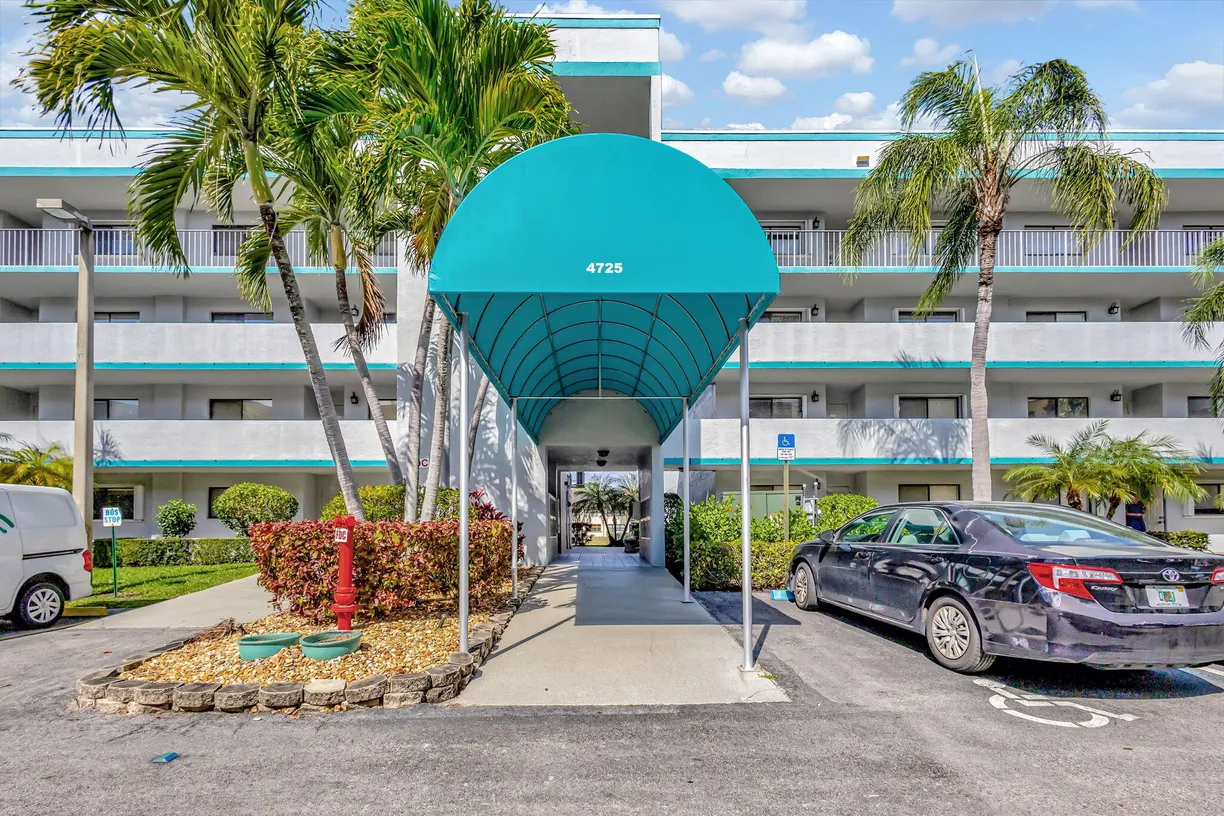 South Florida Real Estate | View 4725 Lucerne Lakes Blvd E, 401 | 2 Beds, 2 Baths