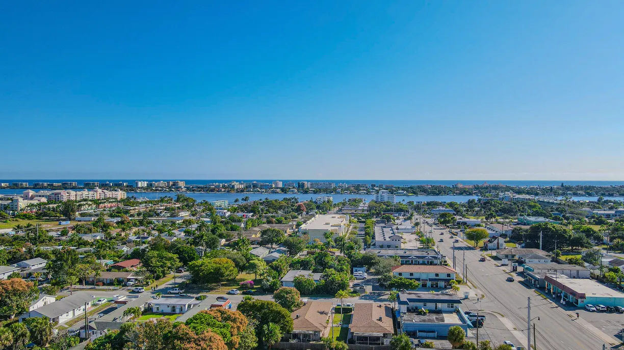 South Florida Real Estate | View 615 W Lantana Road | Listing