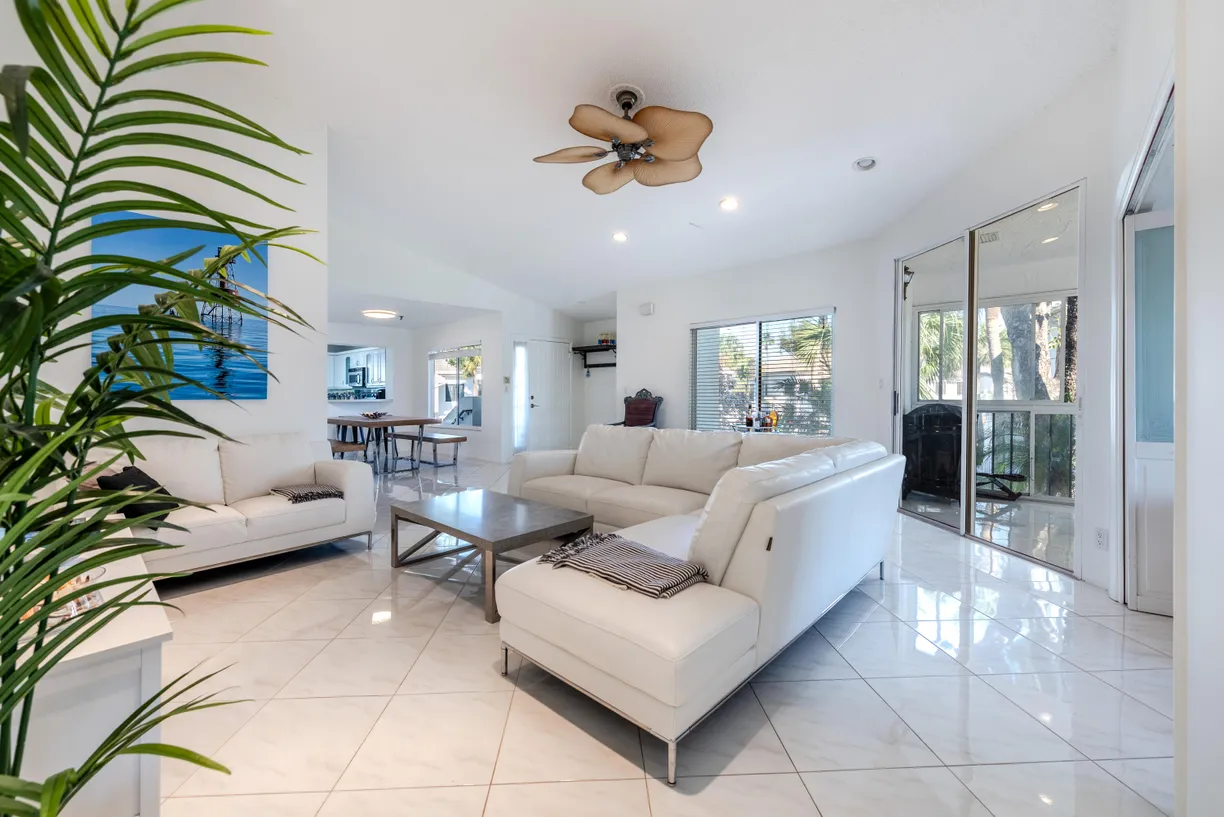 South Florida Real Estate | View 7485 Glendevon Lane, 1105 | 2 Beds, 2 Baths