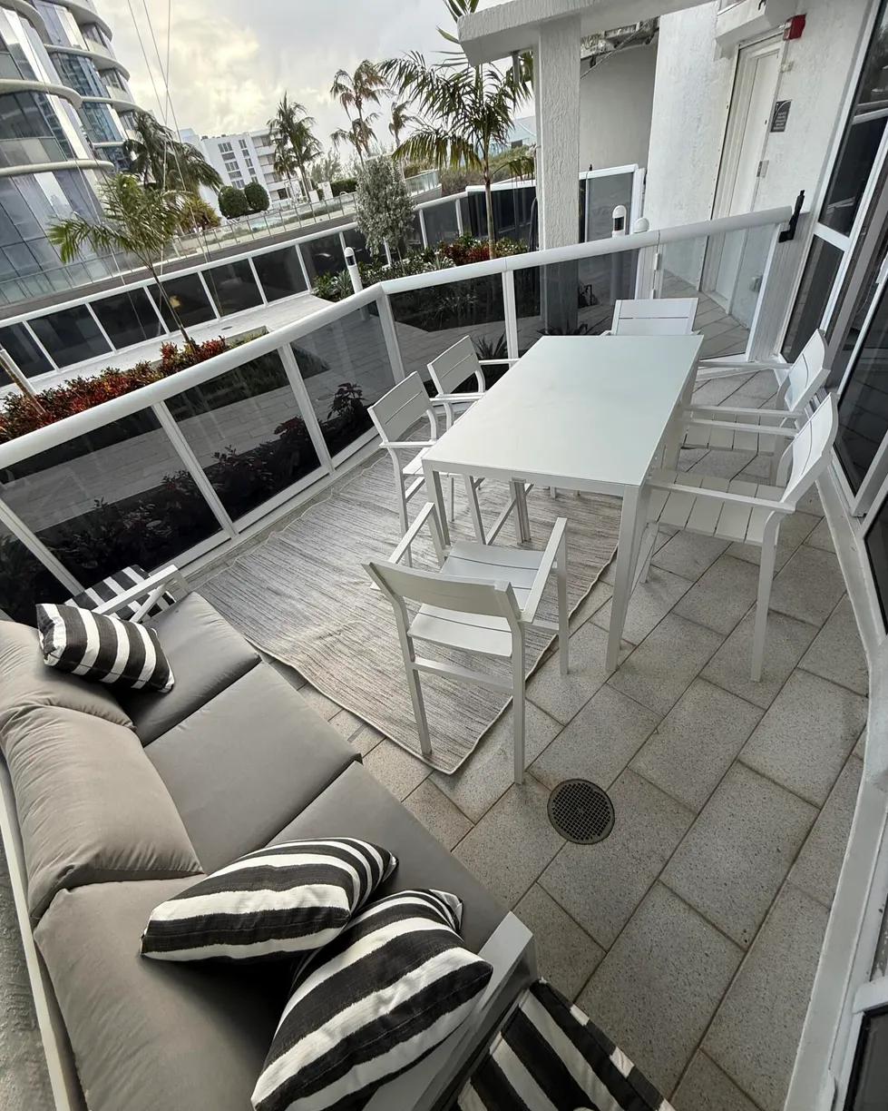 South Florida Real Estate | View 15811 Collins Avenue, 407 | Listing